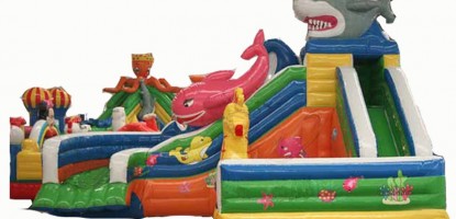 水滑梯狂热：湿润夏季的无尽乐趣